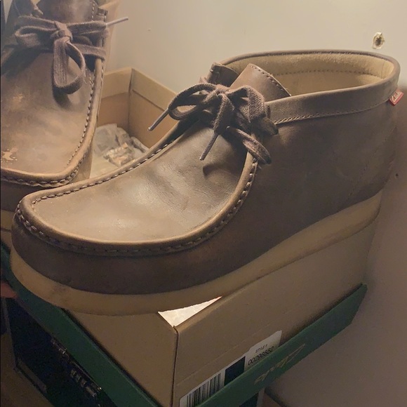 Men Clark’s size 10.5 - Picture 2 of 3